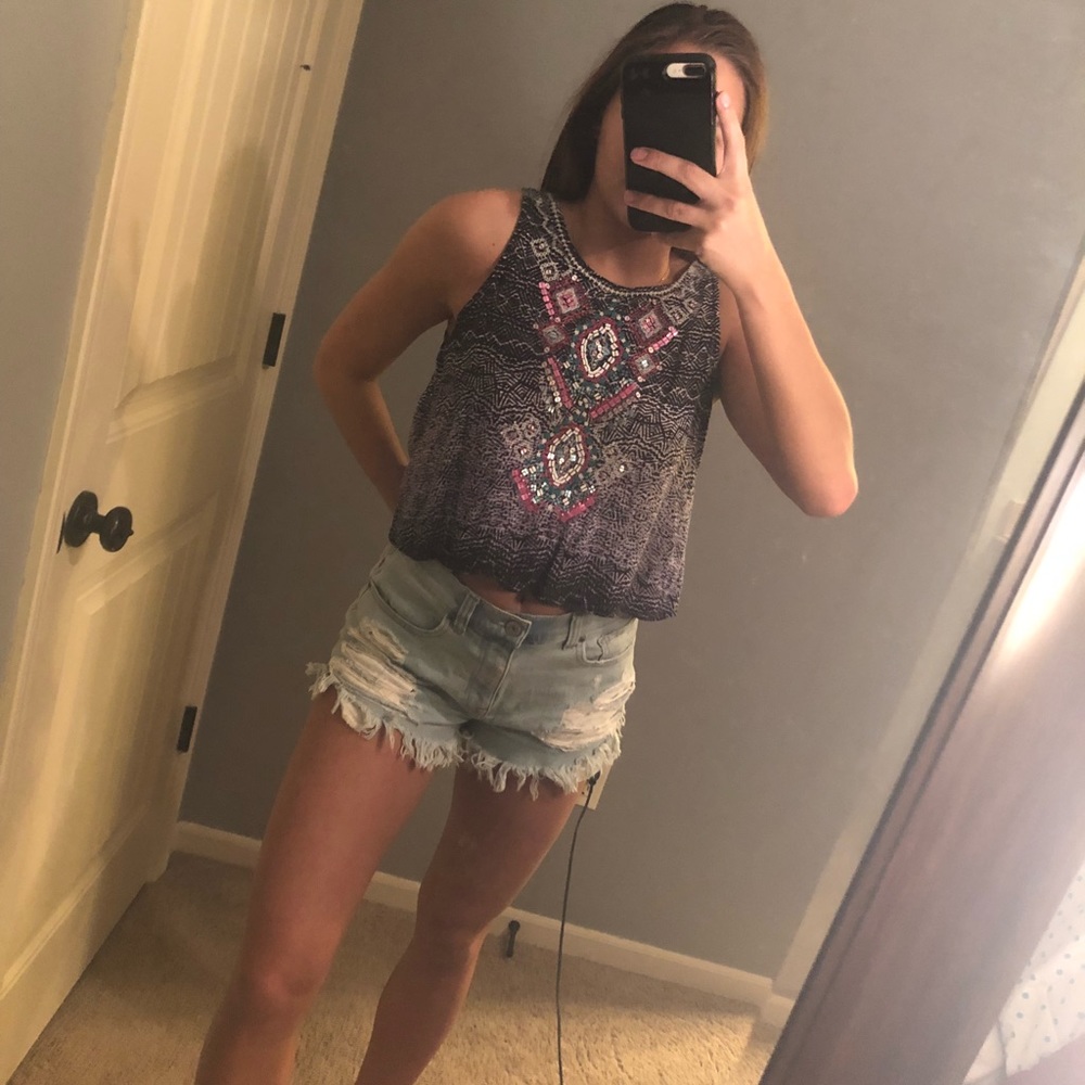 CROP TOP